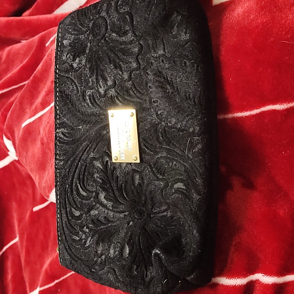 Elegant Black Cosmetic Bag Embroidered With Flowers
